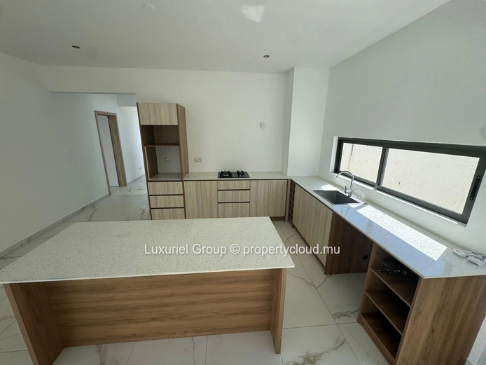 New Build Villa in Péreybère with En-Suite Bedrooms 