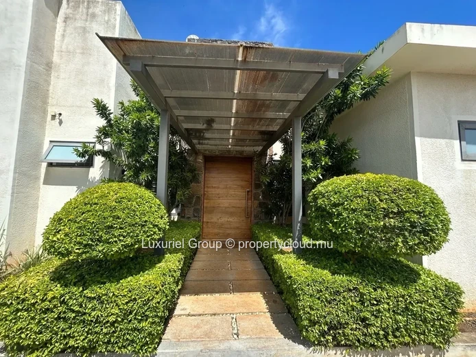 Exceptional 4-Bedroom Villa in a Peaceful Green Setting