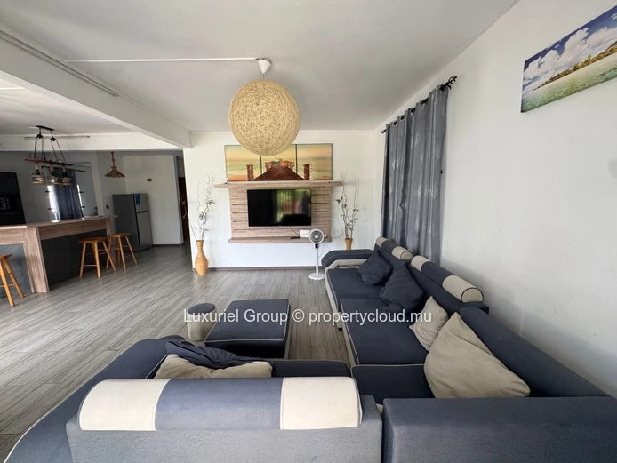 Elegant 4-Bedroom Villa with Pool and Garden in Prestigious Pereybere