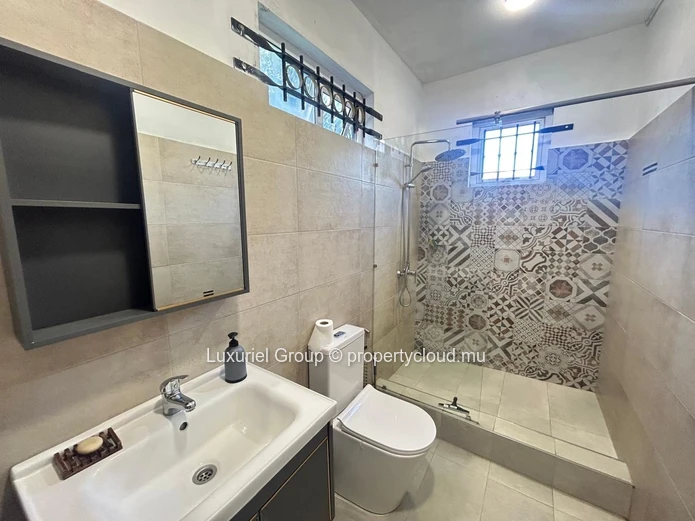 Discover This Charming House For Rent In Calodyne