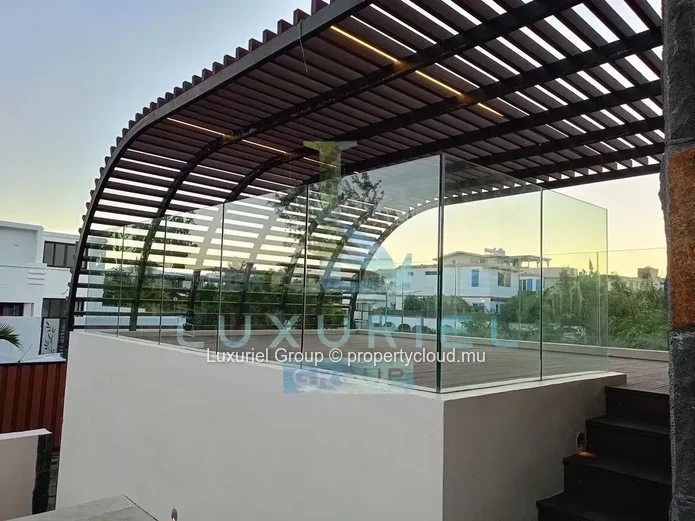 Exclusive 6-Bedroom Luxury Villa with Infinity Pool in Mont Choisy
