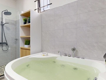 6 Bedroom Apartment