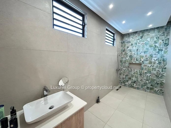 Prestige Villa Rental in Bain Boeuf – Comfort, Space & Security