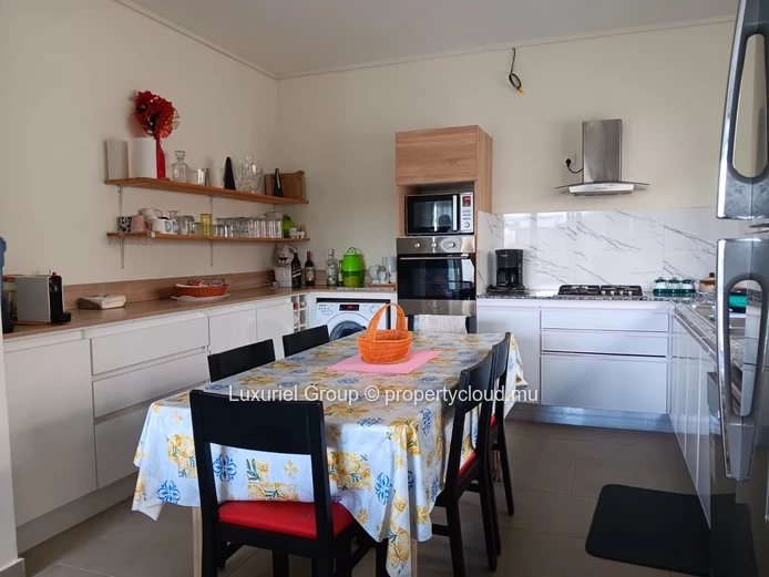 Elegant 3-Bedroom Villa with Garden and Terrace in Grand Baie