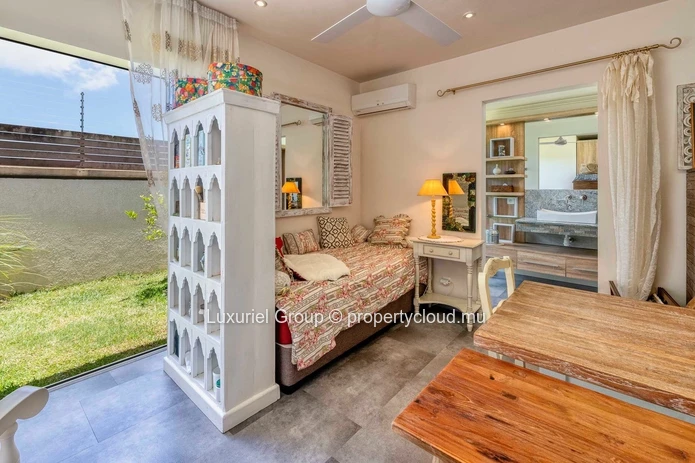 High-End Villa in a Secure Private Residence – Grand Baie