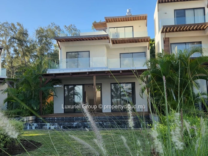 Exclusive Beachfront Villa For Sale In Poste Lafayette