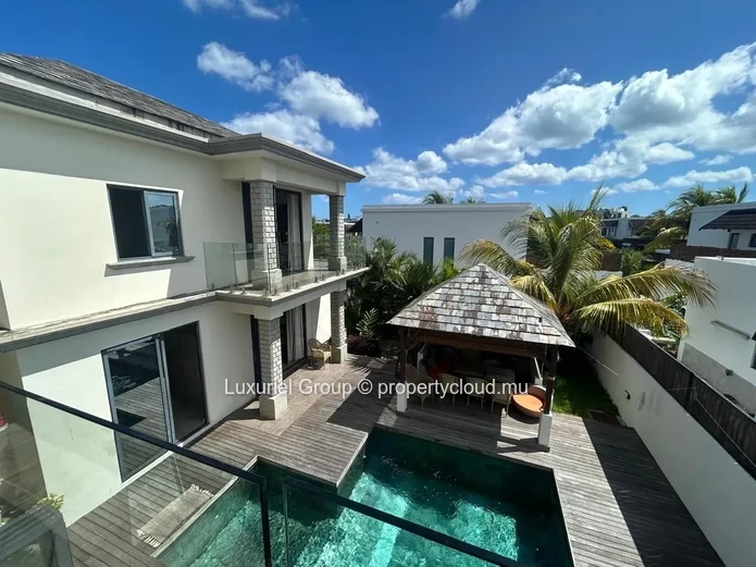 Exceptional Villa with Separate Living Spaces – Mont Choisy