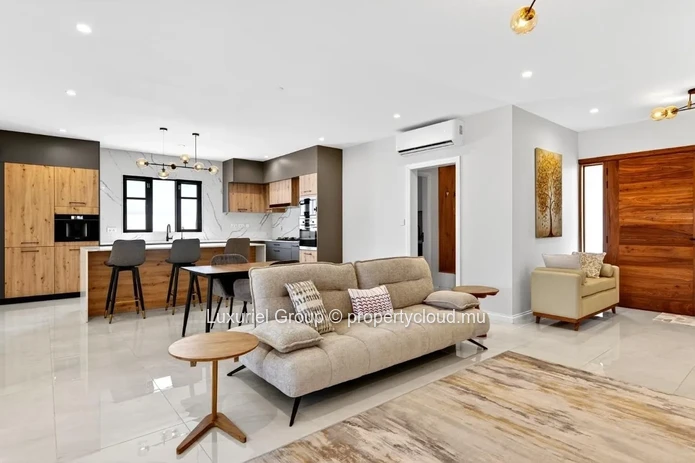 Prestige Villa For Sale – Péreybère