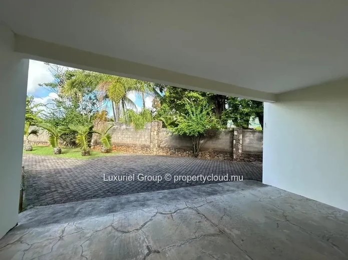 Prestige House for Rent – Private Estate in Forêt Daruty