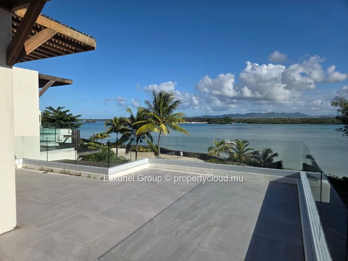 Exclusive Beachfront Villa For Sale In Poste Lafayette