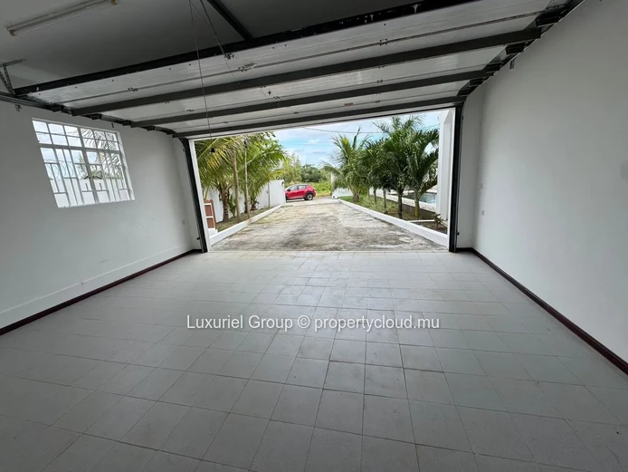 Family Villa With Pool For Rent – Péreybère
