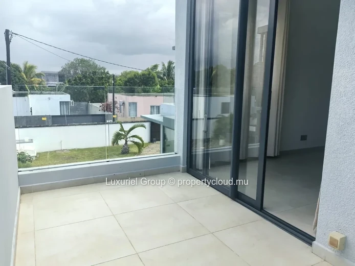 Exclusive 3 En-Suite Bedroom Villa with Landscaped Garden