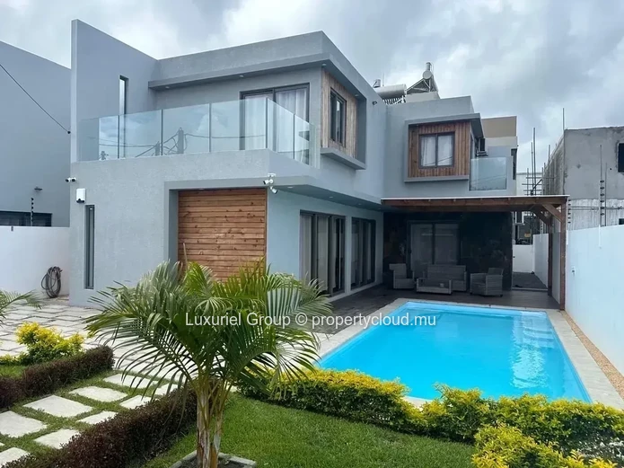 Dream Villa In Pereybere – Style, Space And Tranquility