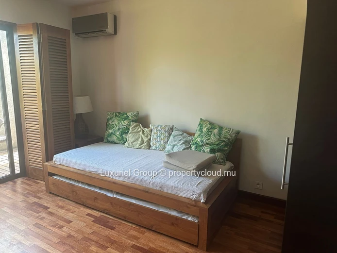 4-Bedroom Villa with Pool and Garden in Pereybere