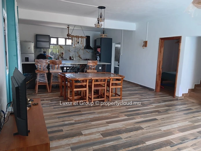 5-Bedroom Villa with Terrace