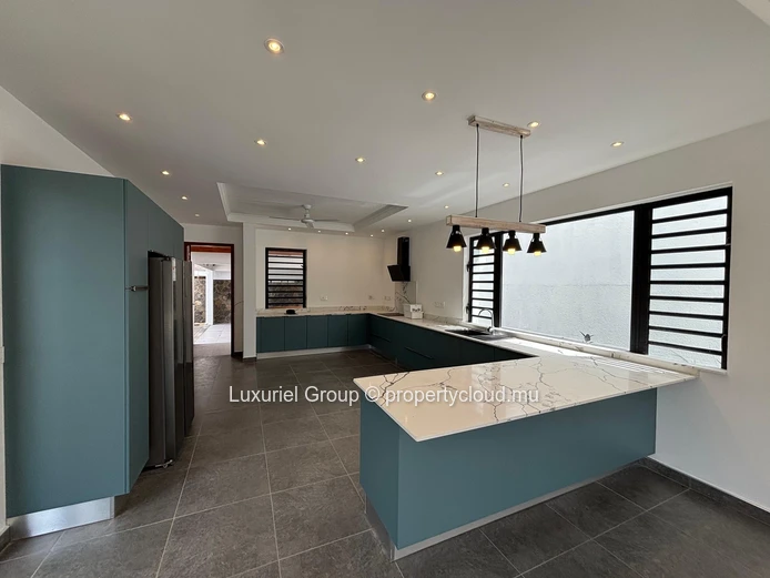 Contemporary 4-Bedroom Villa with Spacious Living Area and Pool