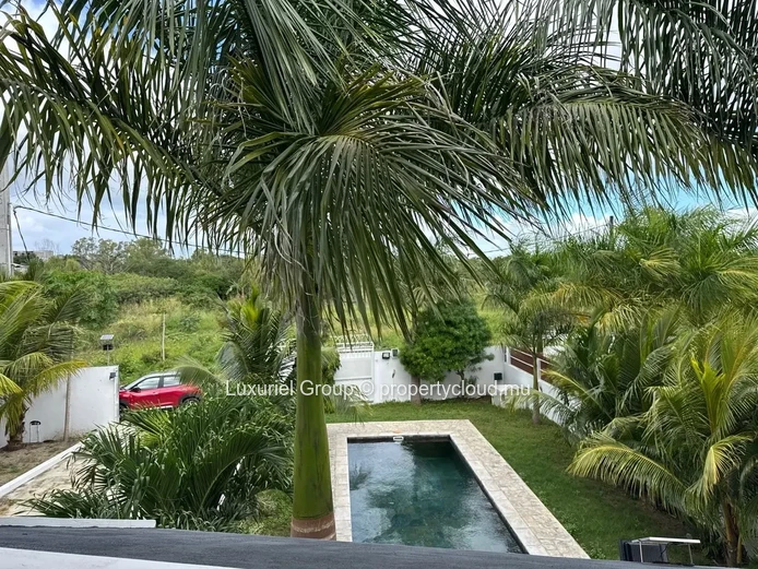 Family Villa With Pool For Rent – Péreybère