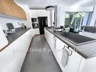 Calodyne Gem – Modern Villa with Pool, Office, and Garden Oasis