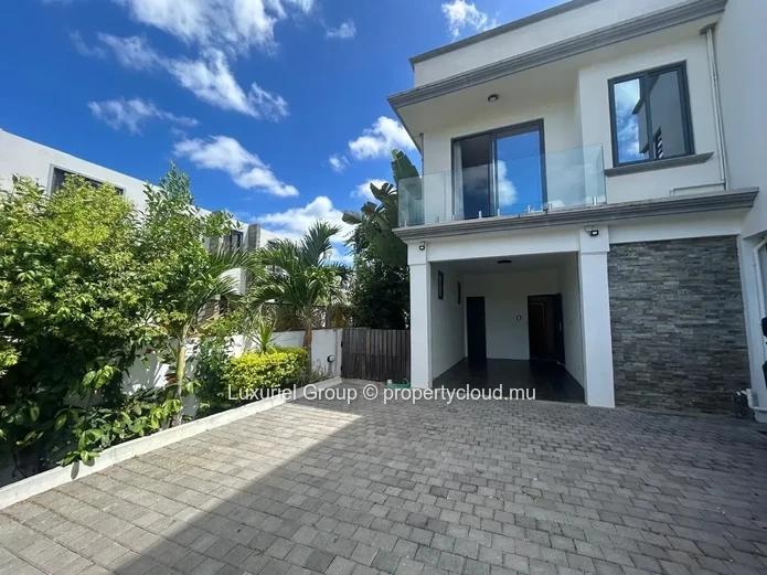 Exceptional Villa with Separate Living Spaces – Mont Choisy