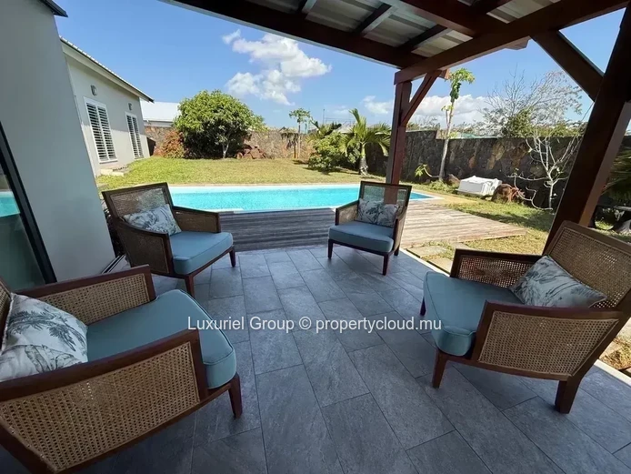 Elegant Contemporary 3-Bedroom Villa With Private Pool In Royal Park