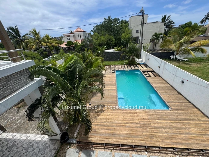 Elegant 4-Bedroom Villa with Pool and Garden in Prestigious Pereybere