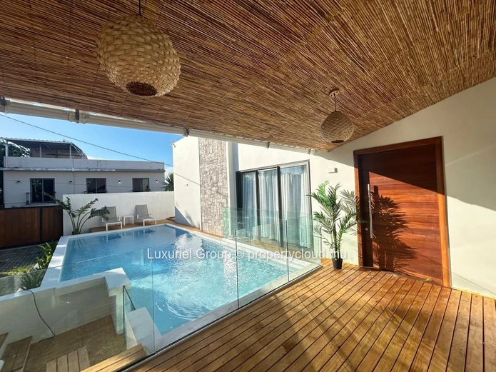 Bright Designer Standing Villa With Pool In Péreybère