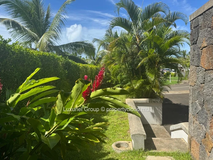 Elegance and Sea View: Prestige Triplex Villa in Azuri