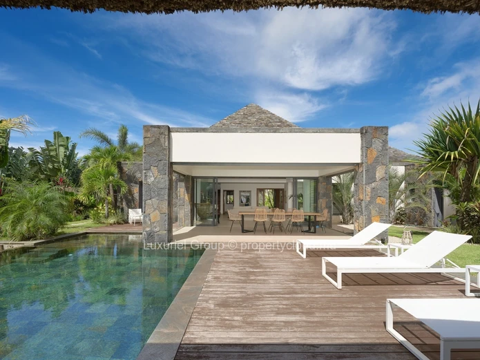 Sublime 4-Bedroom En-Suite Villa - Res Tahitia
