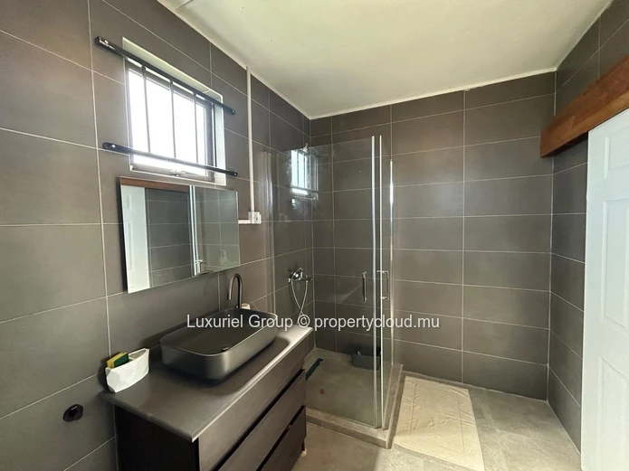 Beautiful Villa for Sale in Pereybere – Fully Furnished with Swimming Pool and Landscaped Terrace