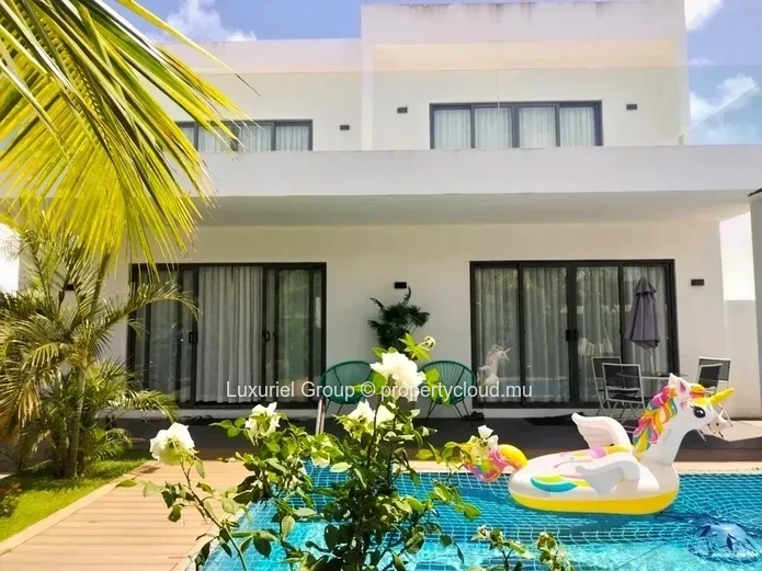 High Standing Villa With Pool And Tropical Garden