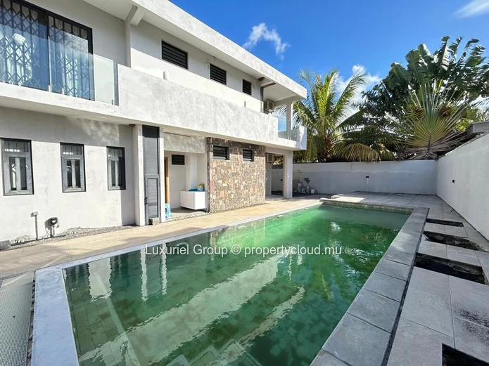 Prestige Villa Rental in Bain Boeuf – Comfort, Space & Security