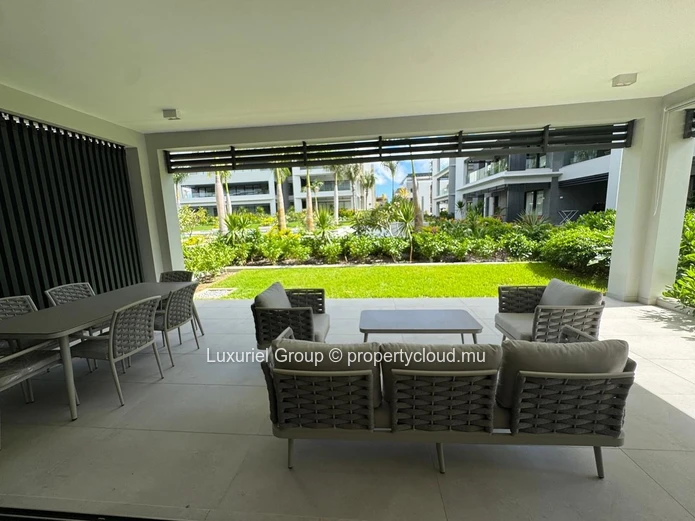 Modern Ground-Floor Apartment with Large Veranda and Pool