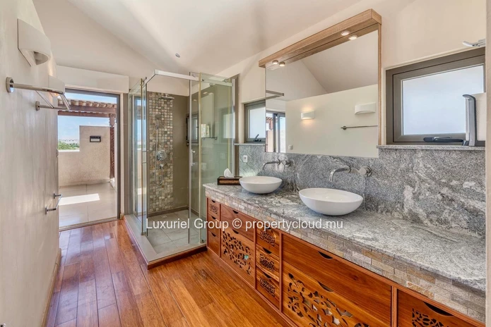 High-End Villa in a Secure Private Residence – Grand Baie