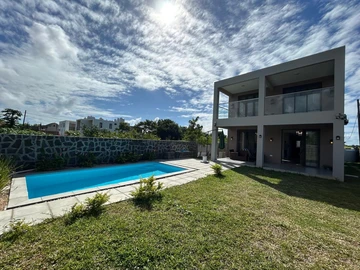 6 Bedroom Villa