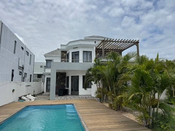 4 Bedroom Villa