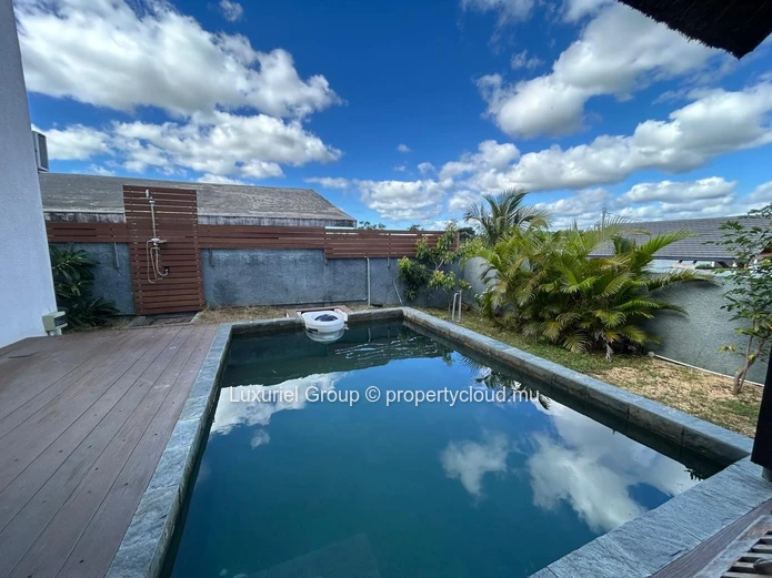 Beautiful Villa for Sale in Pereybere – Fully Furnished with Swimming Pool and Landscaped Terrace