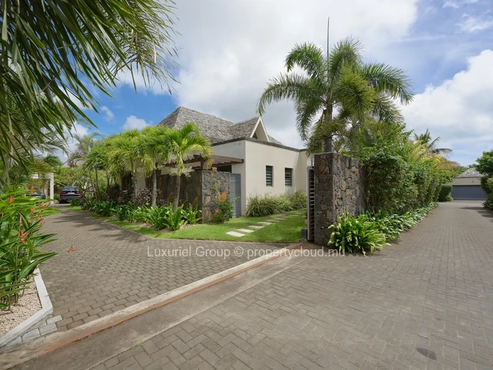 Sublime 4-Bedroom En-Suite Villa - Res Tahitia