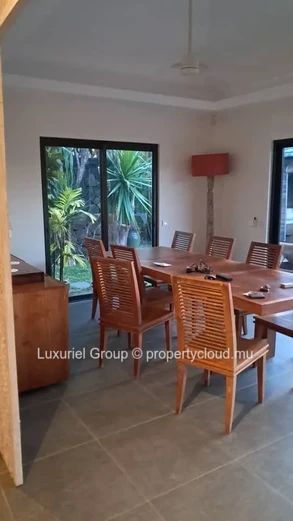 4-Bedroom Villa with Pool and Garden in Pereybere