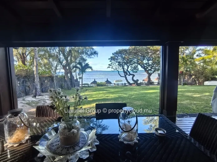 Exceptional Beachfront Villa in Pointe aux Canonniers