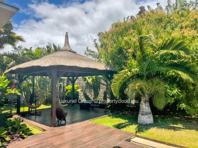 Exceptional Villa In The Heart Of A Secure Estate