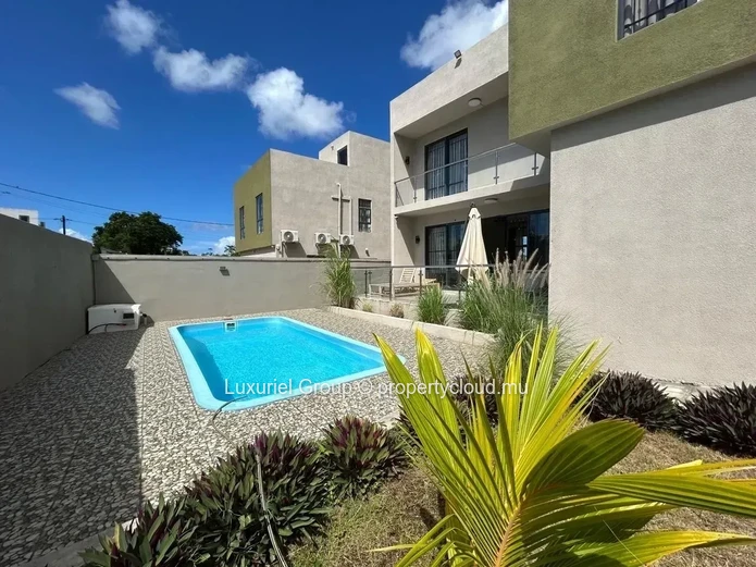 Modern 4-Bedroom Villa with Swimming Pool – Pereybere
