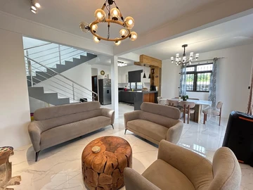 6 Bedroom Villa