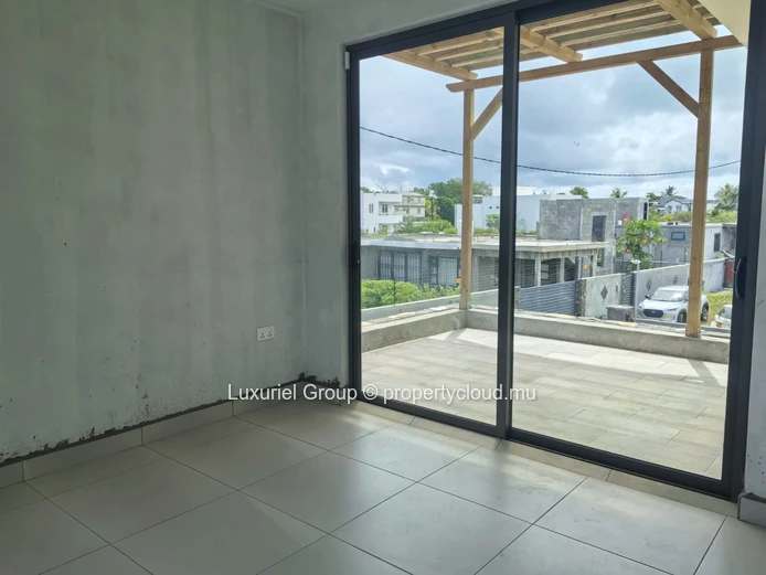 Brand-New Contemporary Home with Pool in Pereybere
