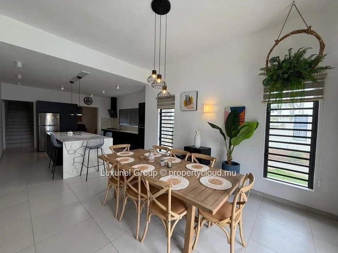 Stunning Contemporary Villa With Private Pool And Garden