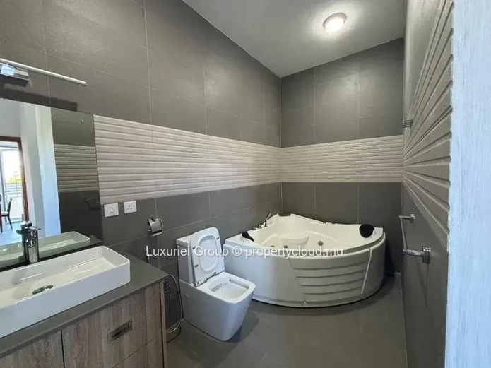 Elegant House in Calodyne, in a Quiet and Peaceful Reside