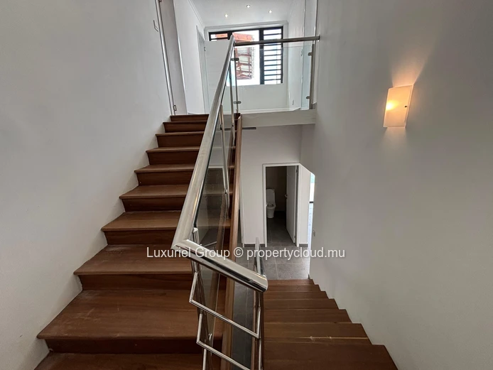 Contemporary 4-Bedroom Villa with Spacious Living Area and Pool