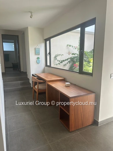 4-Bedroom Villa with Pool and Garden in Pereybere