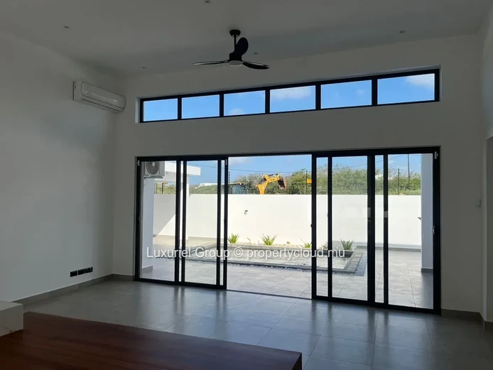 Exceptional New Villa for Sale in Pereybere