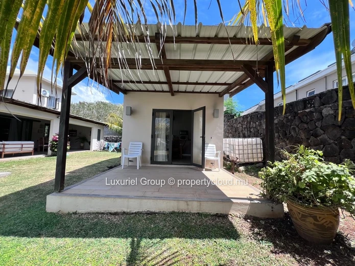 Elegance & Comfort – Contemporary Villa With Independent Suite