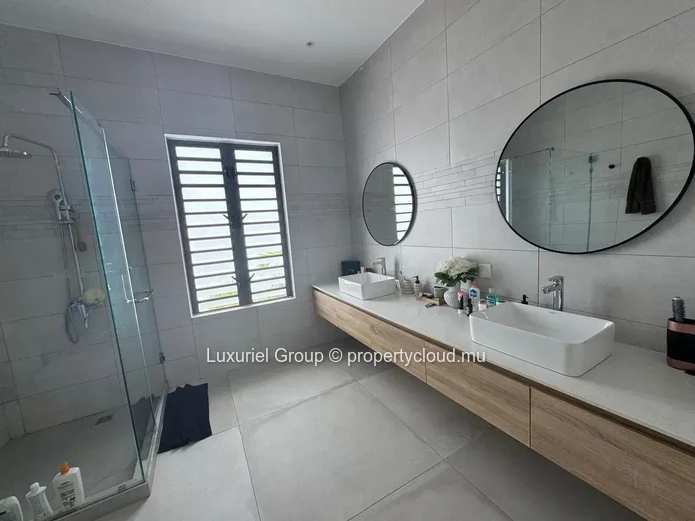 Stunning Contemporary Villa With Private Guest Annex